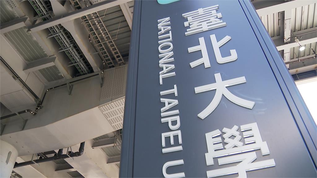 捷運三鶯線「亂象+１」！　天降污管差一秒砸中路過騎士