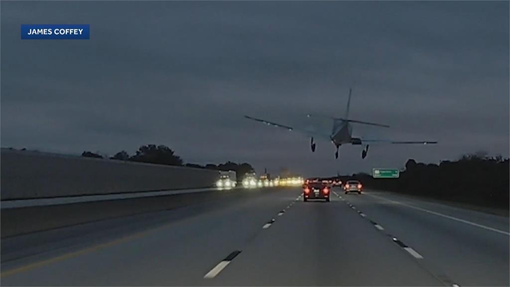 美國佛羅里達州小飛機緊急迫降　撞擊行駛中轎車