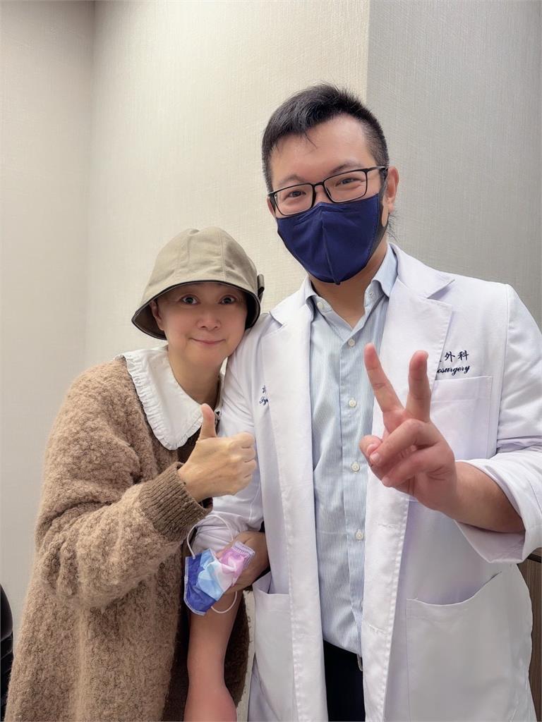 王月爆「跌倒昏迷」緊急動開顱!兒簽放棄急救同意書…再動刀吐「最大遺願」