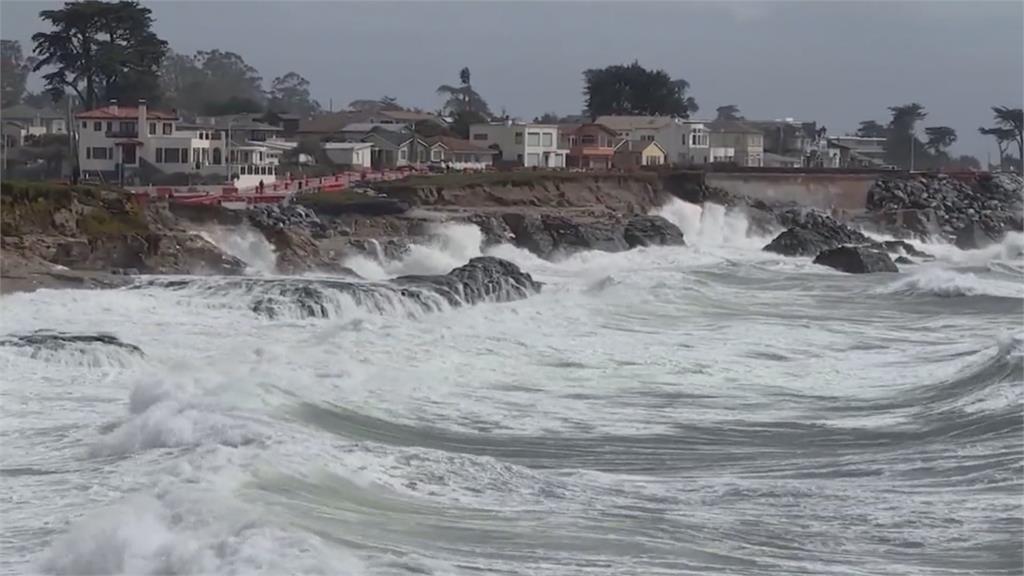 暴風雨襲擊加州　2人遭樹木壓死　舊金山11.6萬戶停電