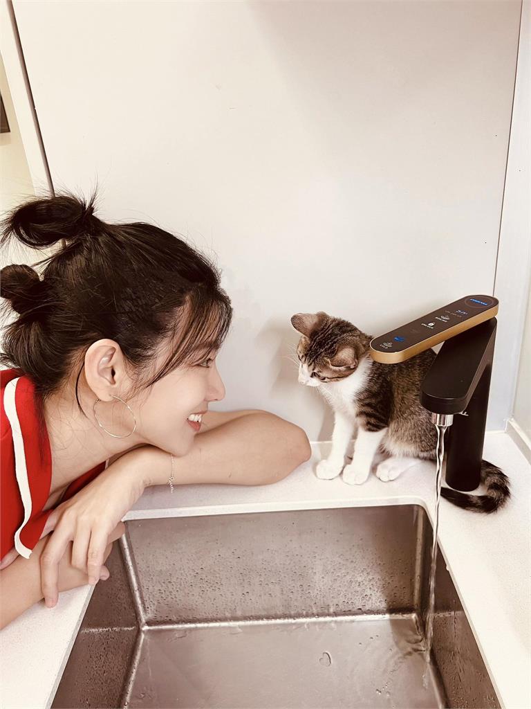 米可白遭酸「蹭動物流量」撈過界!本人親上陣「打臉1句」網挺翻:你很棒