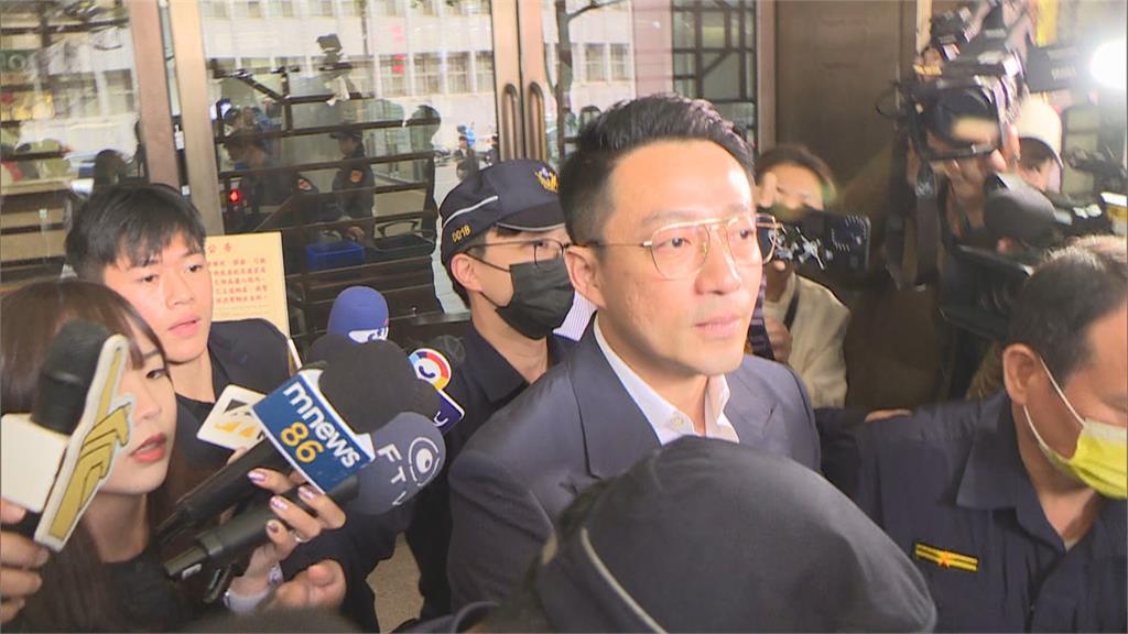 快新聞/涉公布大S個資被起訴 汪小菲面帶笑容親自出庭