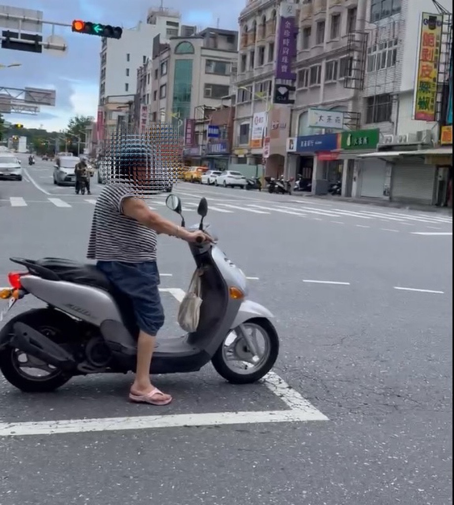 罷免傅崐萁行動啟動街宣!婦人騎車經過挑釁「分心摔車」畫面曝光
