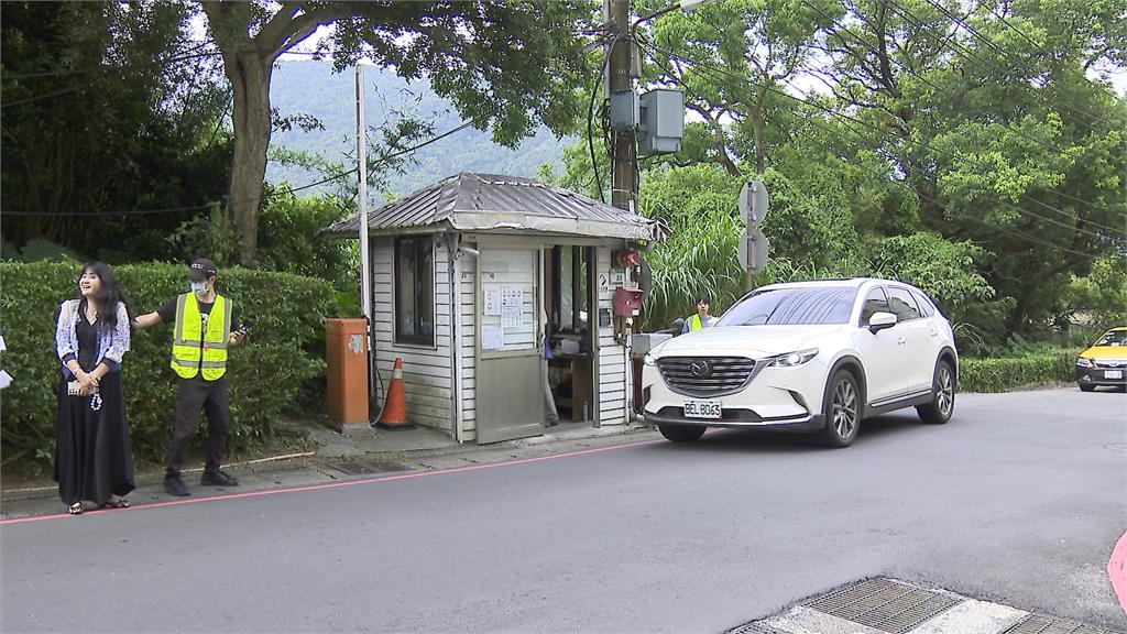 研究生被當外賓收費　學生控校方聯合車隊「漲停車費」