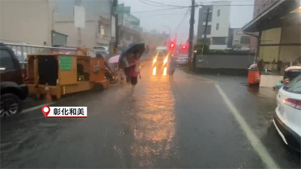凱米走了暴雨還沒完! 彰化深夜多處淹水 "車子浮起來"