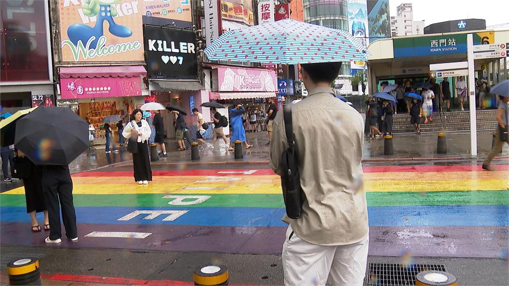 山陀兒風切險害路人遭撞！　北部強風陣陣雨傘紛紛開花