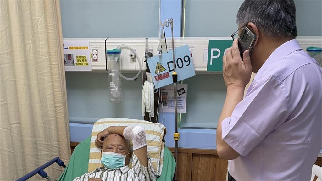 阿北沒見到最後一面…94歲柯爸病逝!與柯媽「鏡頭外互動」曝光