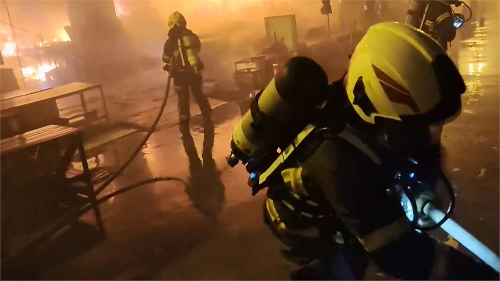 馬公北辰市場凌晨大火 6攤位被燒毀攤商焦急