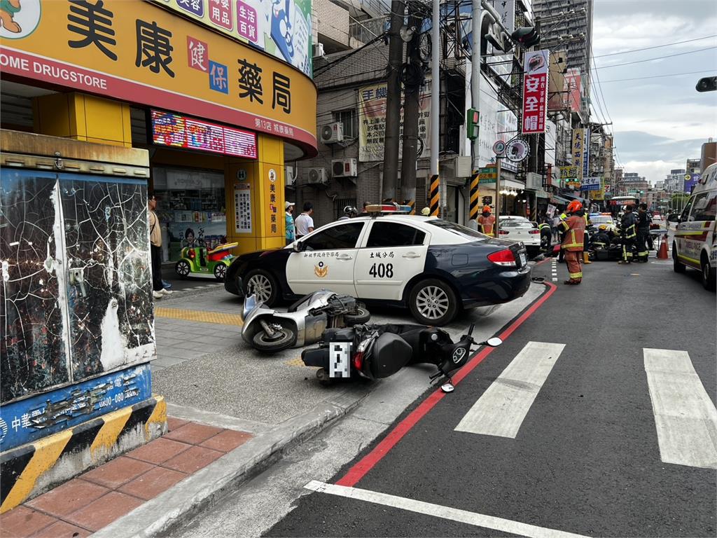 砰!38歲男下班無照開車回家暴衝 撞倒6機車釀6人受傷