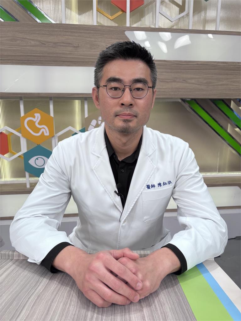 藍波老師不喝水長年「三分糖紅茶」！肚痛就醫以為長腫瘤