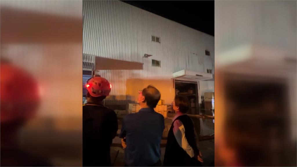福興鄉家具倉庫惡火2傷　無人機.消防機器人連夜搶救