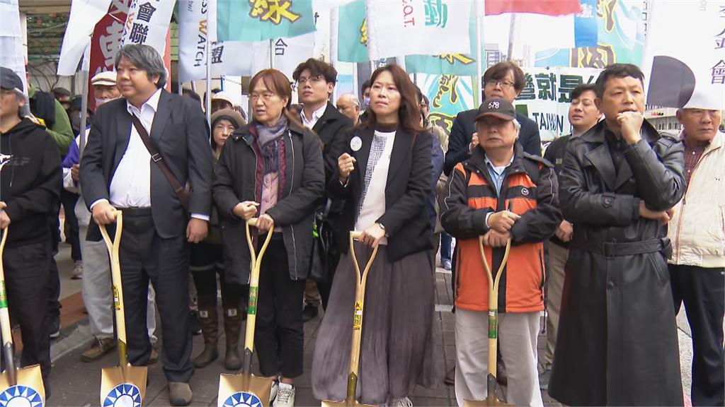  快新聞／抗議國民黨解套救國團！鏟黨產大遊行　白恐受難者：