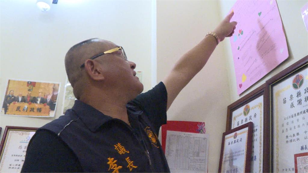 沒看錯!熱血變身 苗議長李文斌送便當給長者