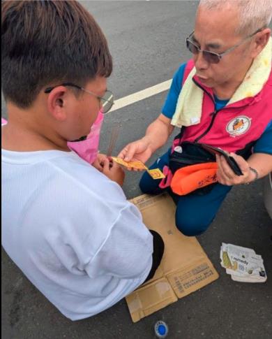 香燈腳伸援手:媽祖請我來幫你!信眾靠1張符「救回病危嬤」隔年進香再相遇