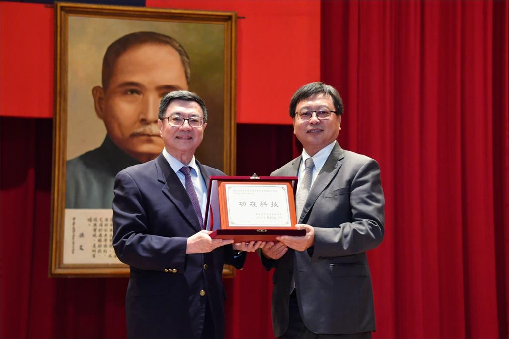 快新聞/見證竹科局長交接 卓揆向業者允諾:政府必保障穩定、安全供電