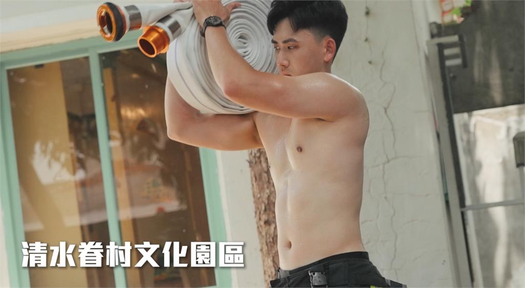 台中消防月曆亮相！　搜救犬「正妹獸醫」登封面美成這樣