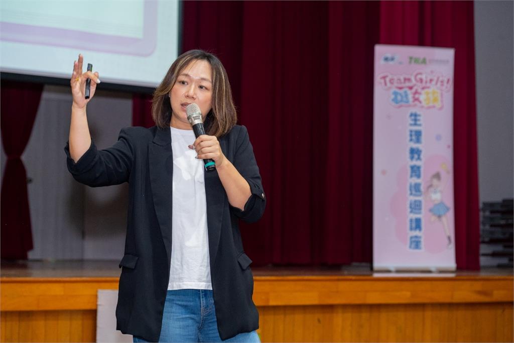 蘇菲攜手歌手壞特、月經講師及NGO 前進全台最大國小「經期導航」開課!