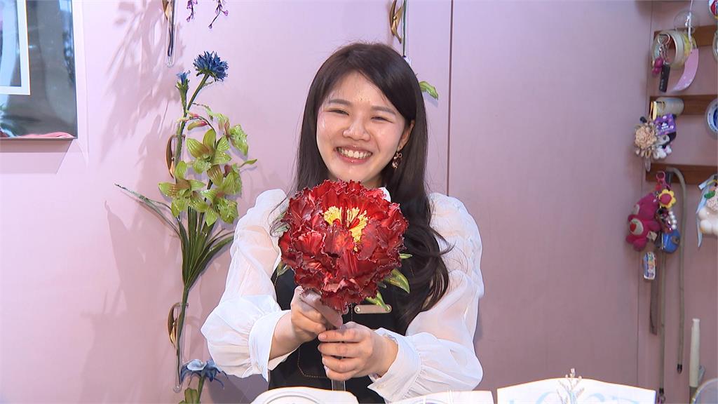 成品外觀仿真花！花店業者引進水晶花"過年增喜氣"