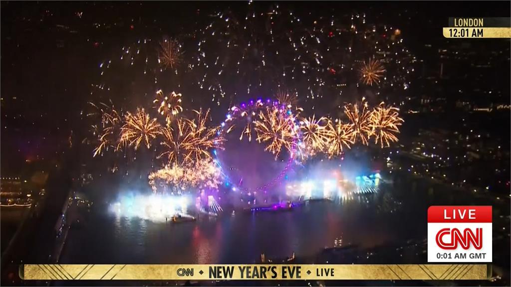 迎接2026！　巴黎凱旋門璀璨煙花　倫敦眼化身七彩火環