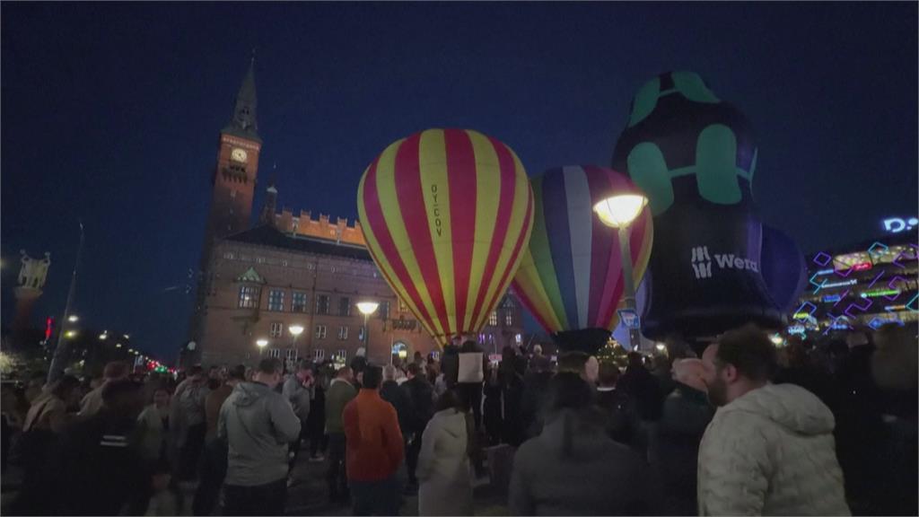 丹麥慶夜光節免費光雕秀登場　熱氣球點亮哥本哈根數千民眾聚集