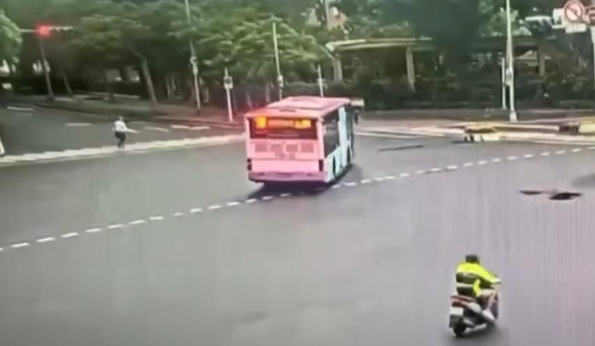 名醫命喪公車輪反遭怪「沒看路」!粉專憶2年前慘劇轟「1類人」:亂鼓吹快速行