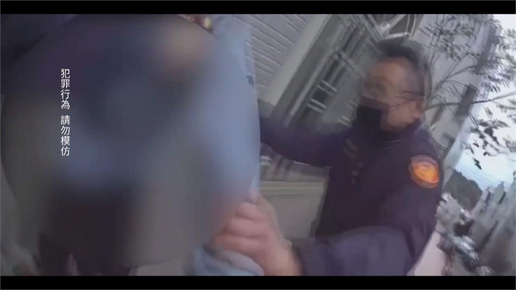 嚇人!醉男持西瓜刀社區亂揮 警電擊槍、辣椒水強勢壓制