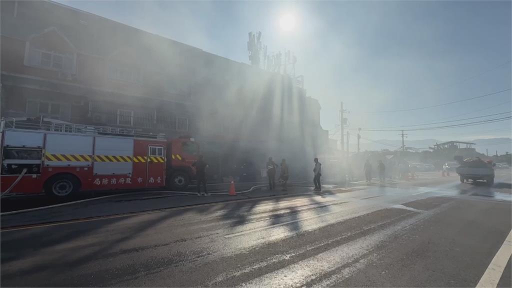 除夕竄火不幸中的大幸！　民宅火警母女受困幸平安救出