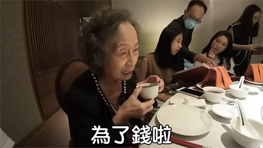 8旬嬤住飯店超派!爆氣Call櫃台換房 原因曝光網笑慘:流量密碼