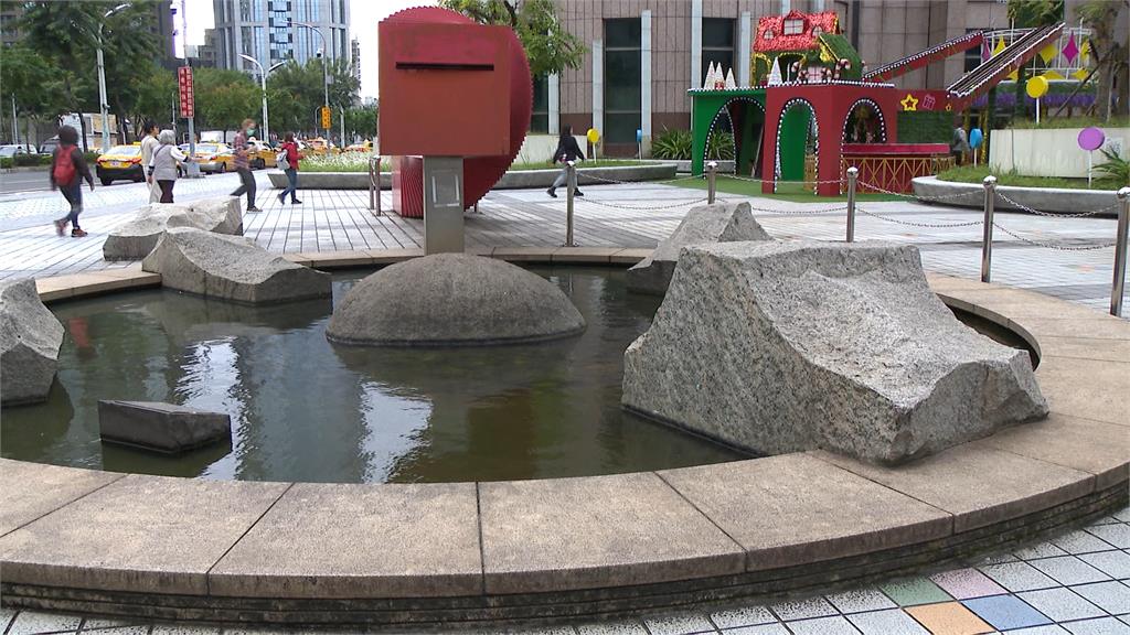 水池被當「廢電池」？　板橋車站水池內驚見數十顆廢電池