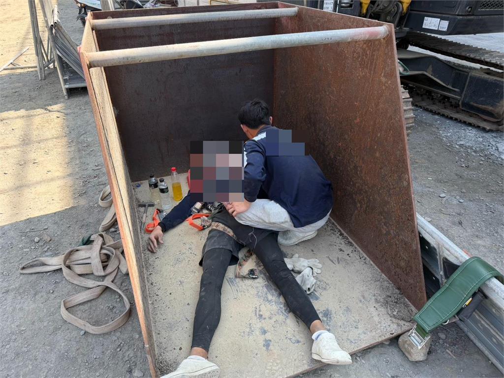 快新聞／嘉義水上工地驚傳「鷹架倒塌」！4人骨折、1人身體疼痛　緊急送醫