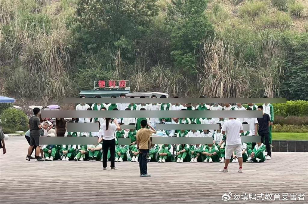 罹癌少年「C位拍畢業照」隔天離世!全班0缺席徒步醫院助圓夢…父淚:沒遺憾了