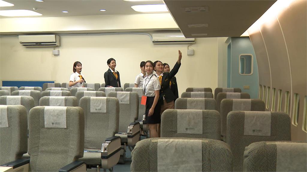 高雄餐旅大學企業徵才活動 航空、餐飲、旅遊業開出上千職缺