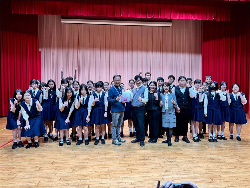文武雙全制霸全國! 文化國中直笛團、女籃隊雙金入袋 蘇澳鎮長李明哲請吃排餐